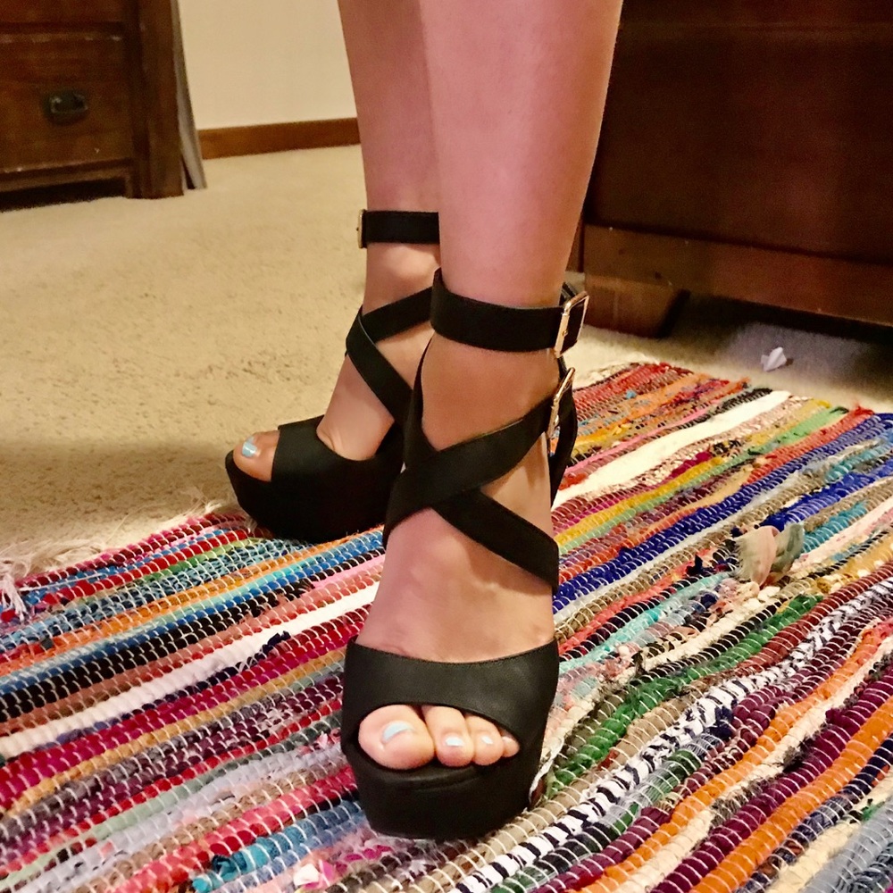 Steve Madden Black Wedge Heels